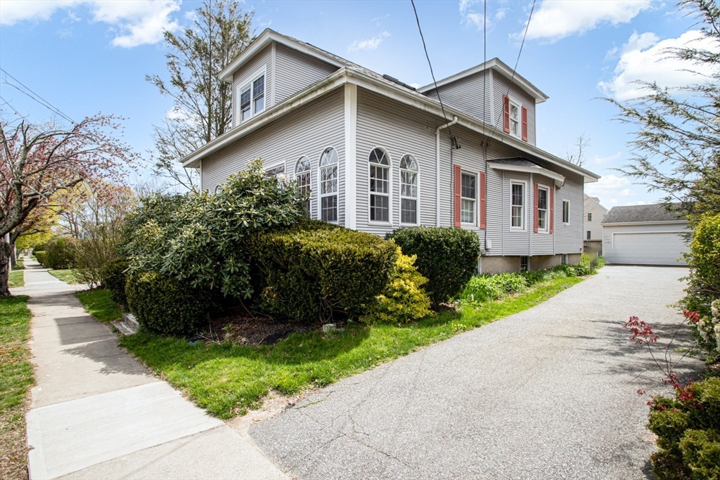1833 Highland Avenue Fall River, MA 02720 - Photo 4 of 31 Gallery Image 4