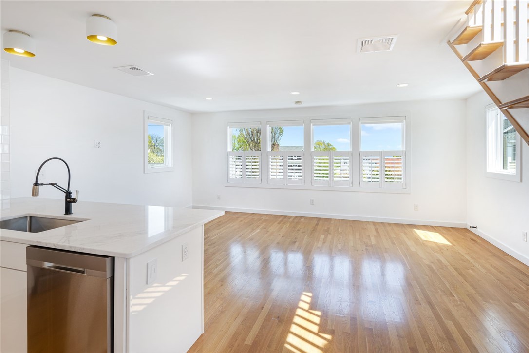 127 Boon Street Narragansett, RI 02882 - Photo 12 of 44