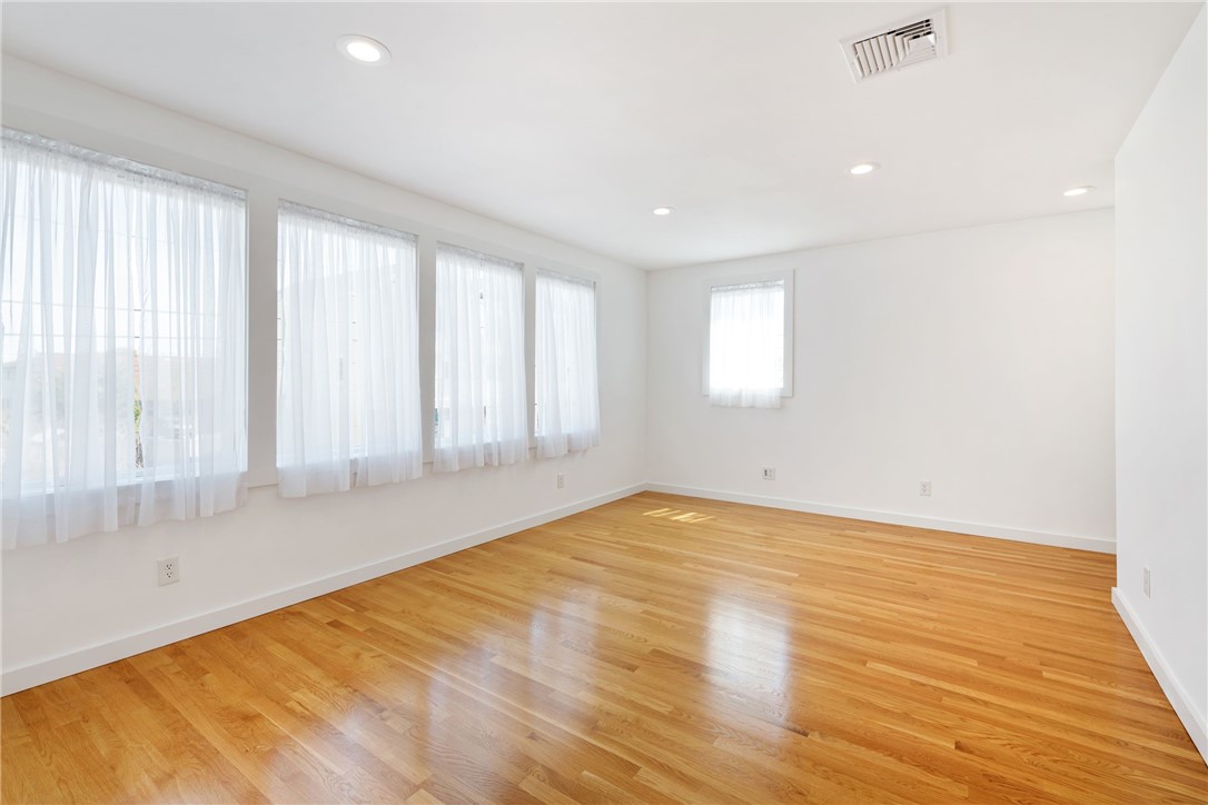 127 Boon Street Narragansett, RI 02882 - Photo 16 of 44