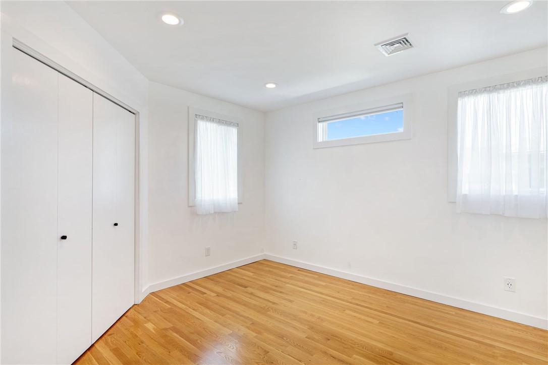 127 Boon Street Narragansett, RI 02882 - Photo 24 of 44