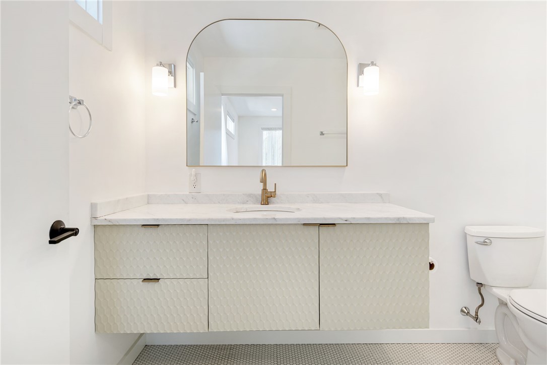 127 Boon Street Narragansett, RI 02882 - Photo 26 of 44