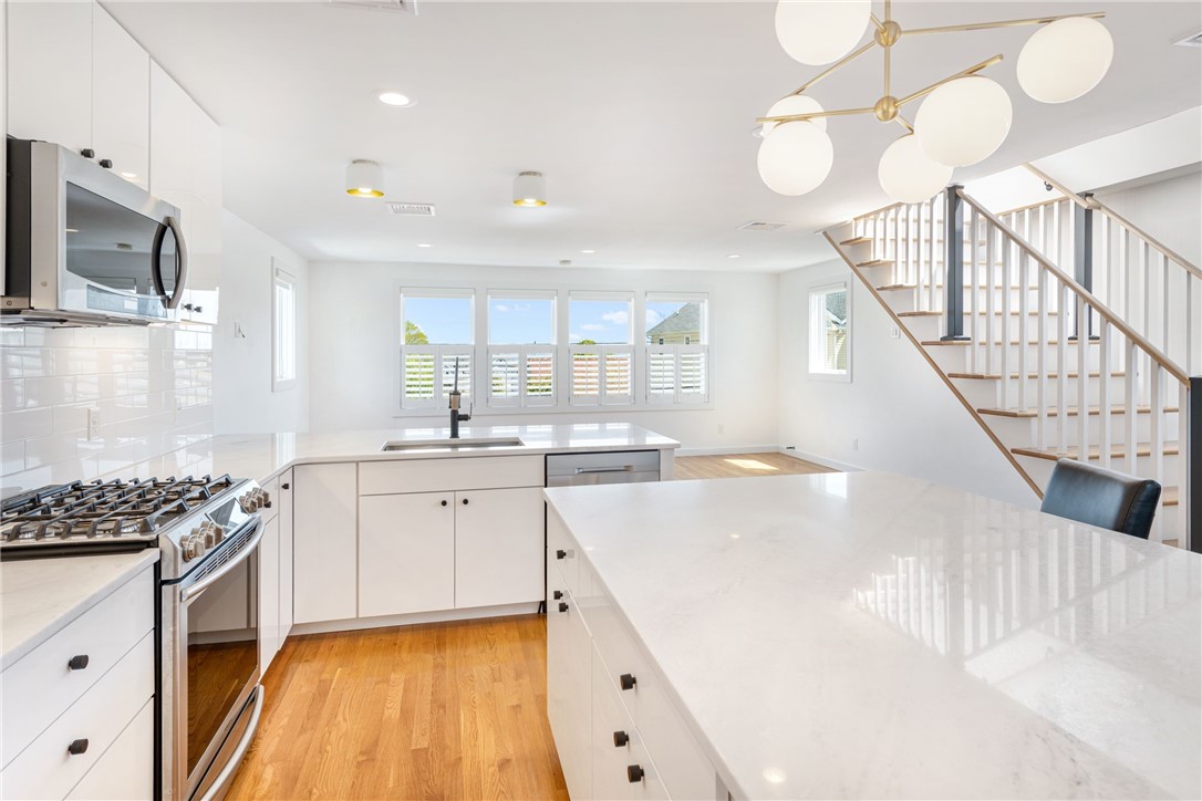 127 Boon Street Narragansett, RI 02882 - Photo 6 of 44