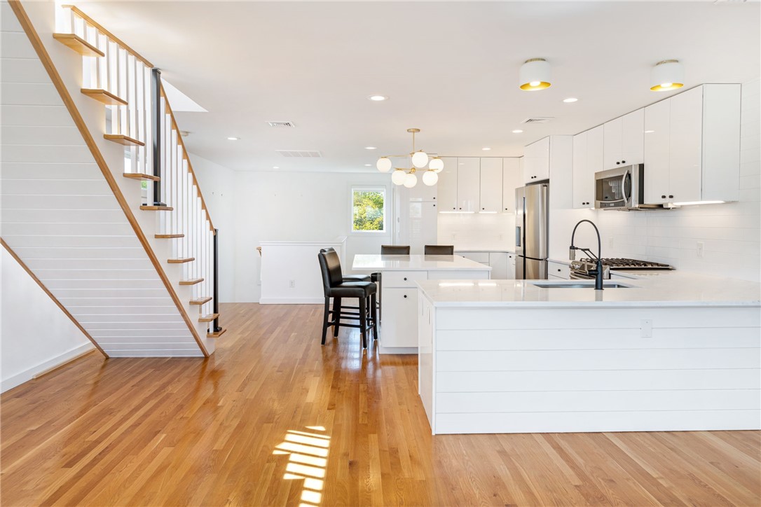 127 Boon Street Narragansett, RI 02882 - Photo 10 of 44