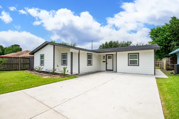 $256,900 | 2114 Linden Creek Lane, Houston, TX 77017