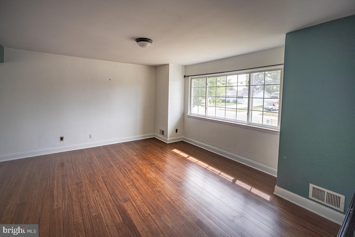 892 Estates Boulevard Hamilton, NJ 08690 - Photo 16 of 36 a view of an empty room with wooden floor and a window