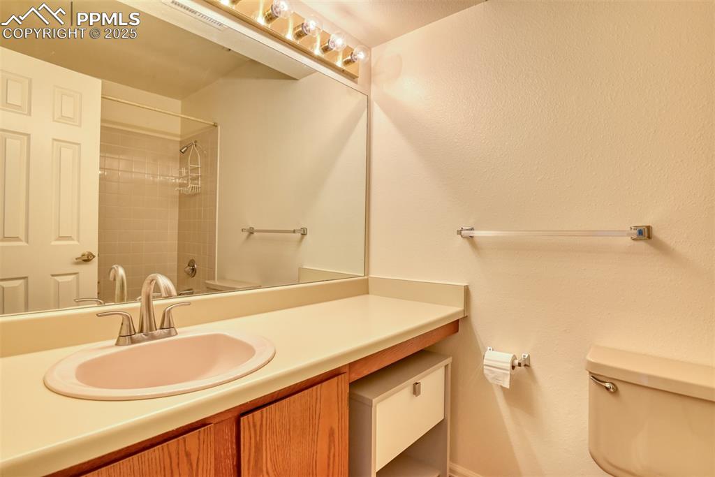 916 Tenderfoot Hill Road, Unit 101 Colorado Springs, CO 80906 - Photo 34 of 42 a bathroom with a sink and a mirror