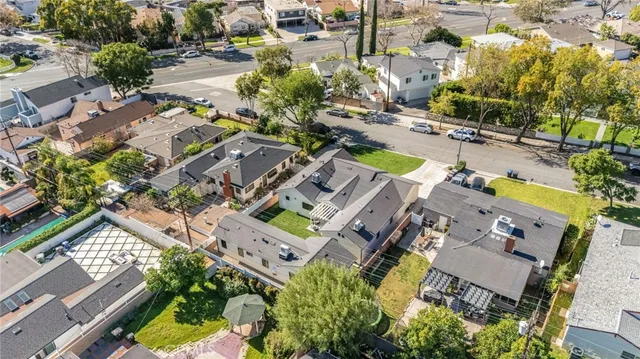 $2,199,000 | 2316 North Parish Place, Burbank, CA 91504