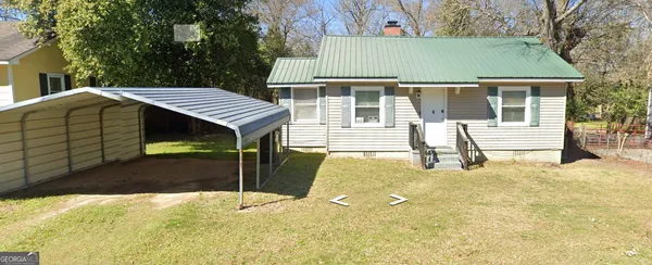 a view of a house with a yard and garage