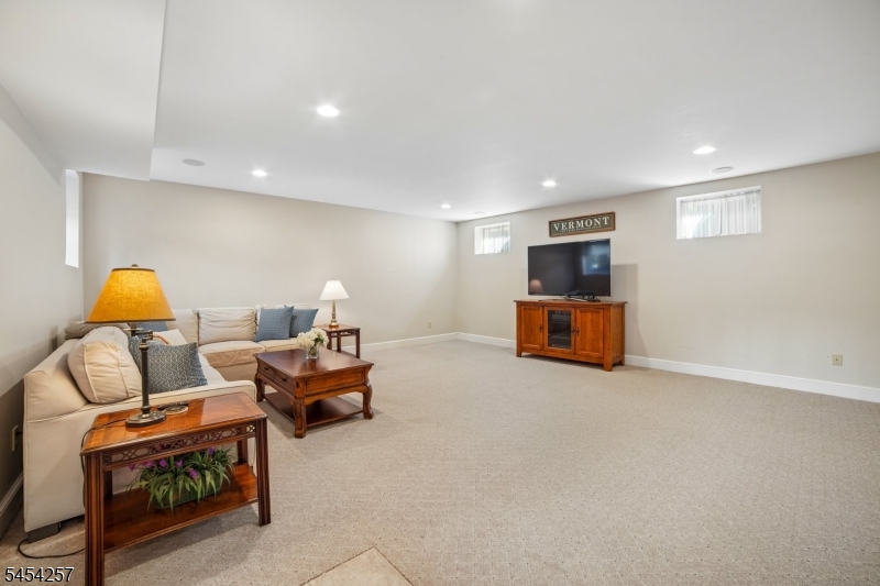 106 Pomeroy Road Madison, NJ 07940 - Photo 38 of 39 Gallery Image 38