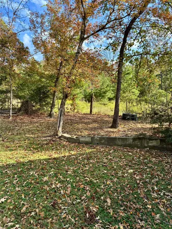 a view of a backyard with wooden floor