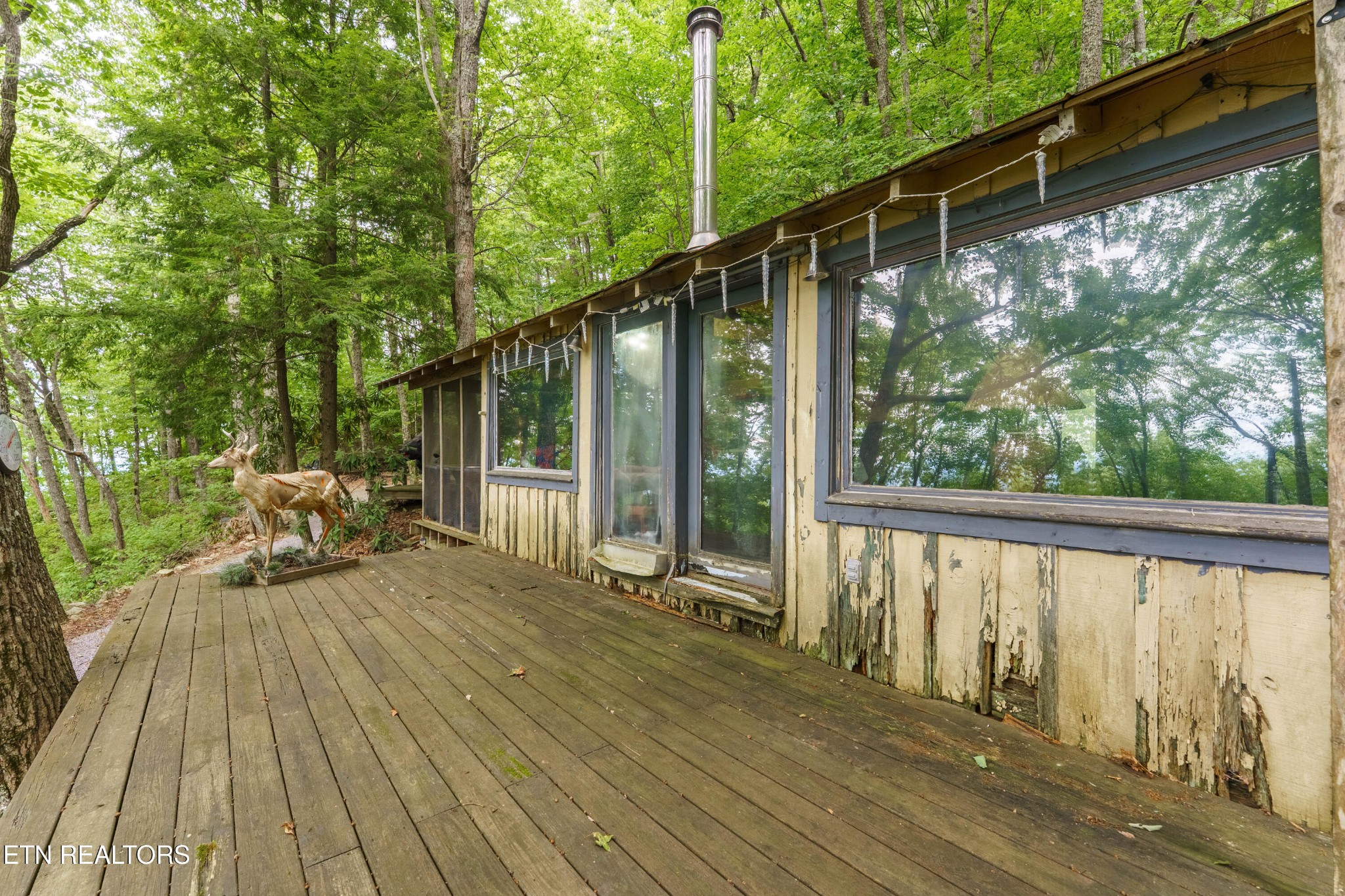 2939 Dupont Springs Road Sevierville, TN 37862 - Photo 11 of 20 a house view with a seating space