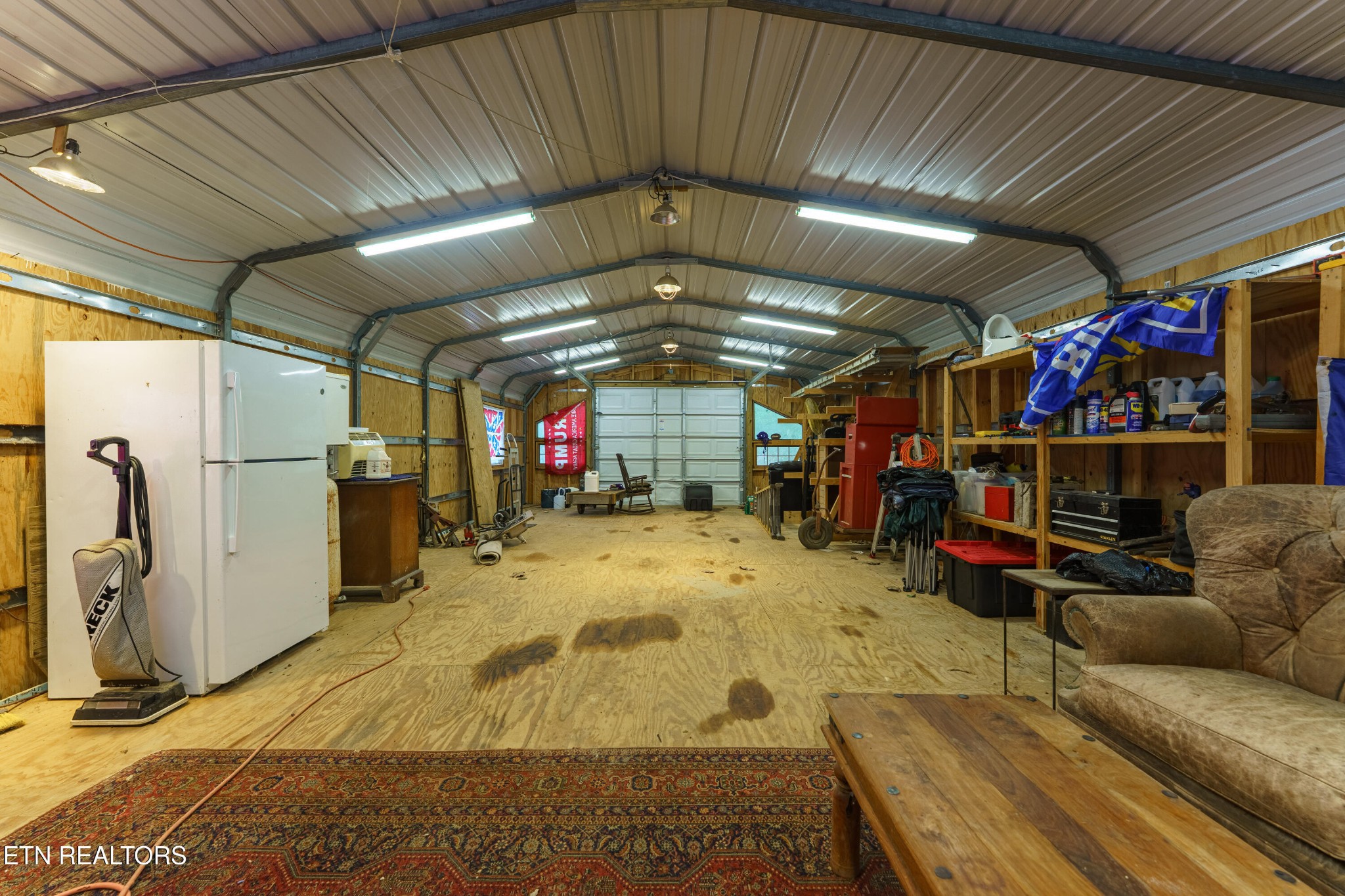 2939 Dupont Springs Road Sevierville, TN 37862 - Photo 15 of 20 a view of a garage