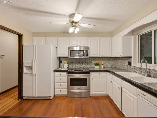 $619,000 | 16420 Chessington Court, Gladstone, OR 97027