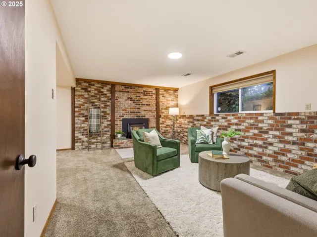 $619,000 | 16420 Chessington Court, Gladstone, OR 97027