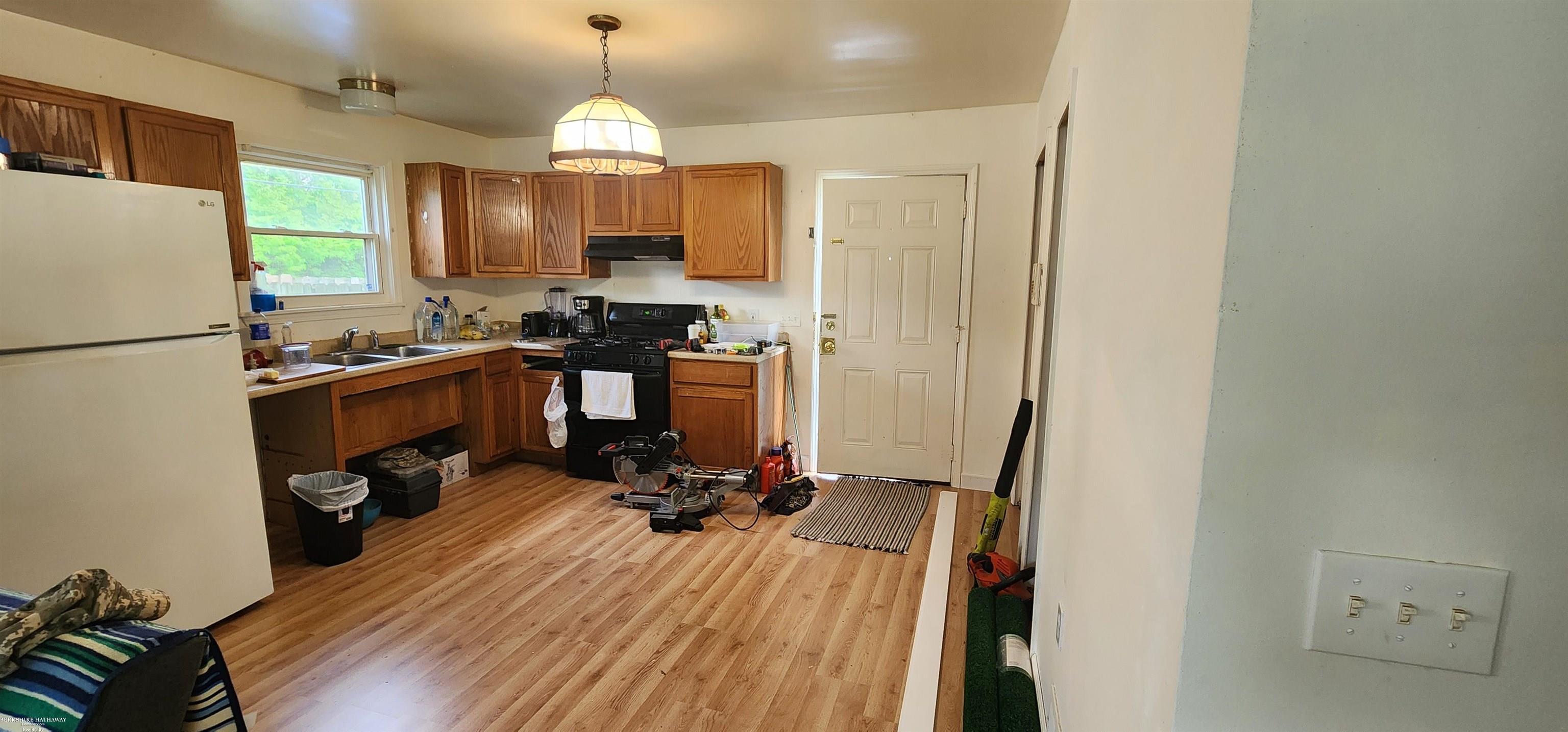 26111 Colgate Street Inkster, MI 48141 - Photo 7 of 17 50142466-b220e04f-67df-47a3-8a1a-9eb25fa161d9.JPG