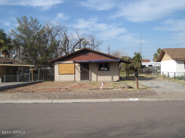 2914 West Monte Vista Road Phoenix, AZ 85009 - Photo 1 of 8 Front view