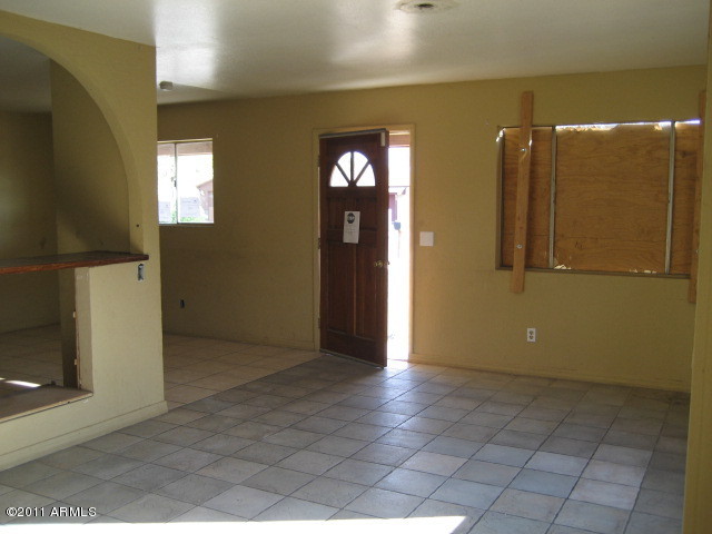2914 West Monte Vista Road Phoenix, AZ 85009 - Photo 2 of 8 Great Room
