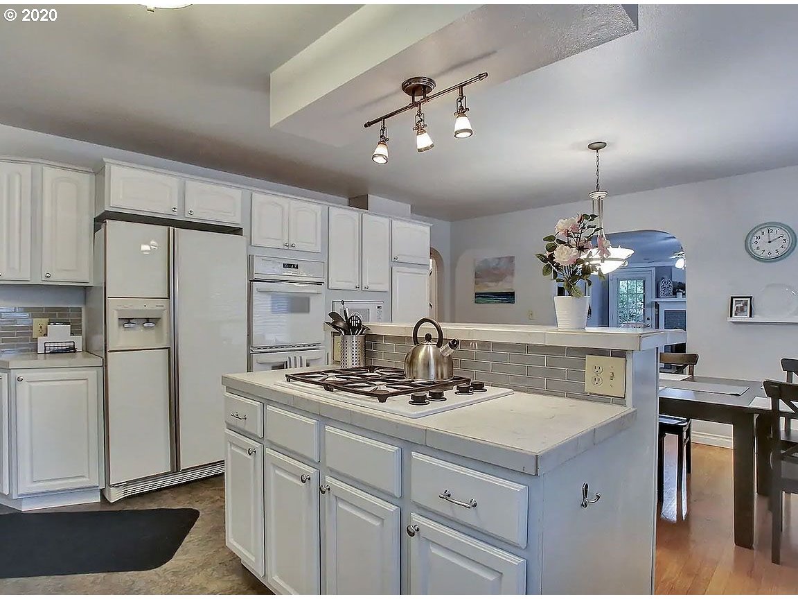 16570 Southwest Inverurie Road Lake Oswego, OR 97035 - Photo 5 of 14 Gallery Image 5