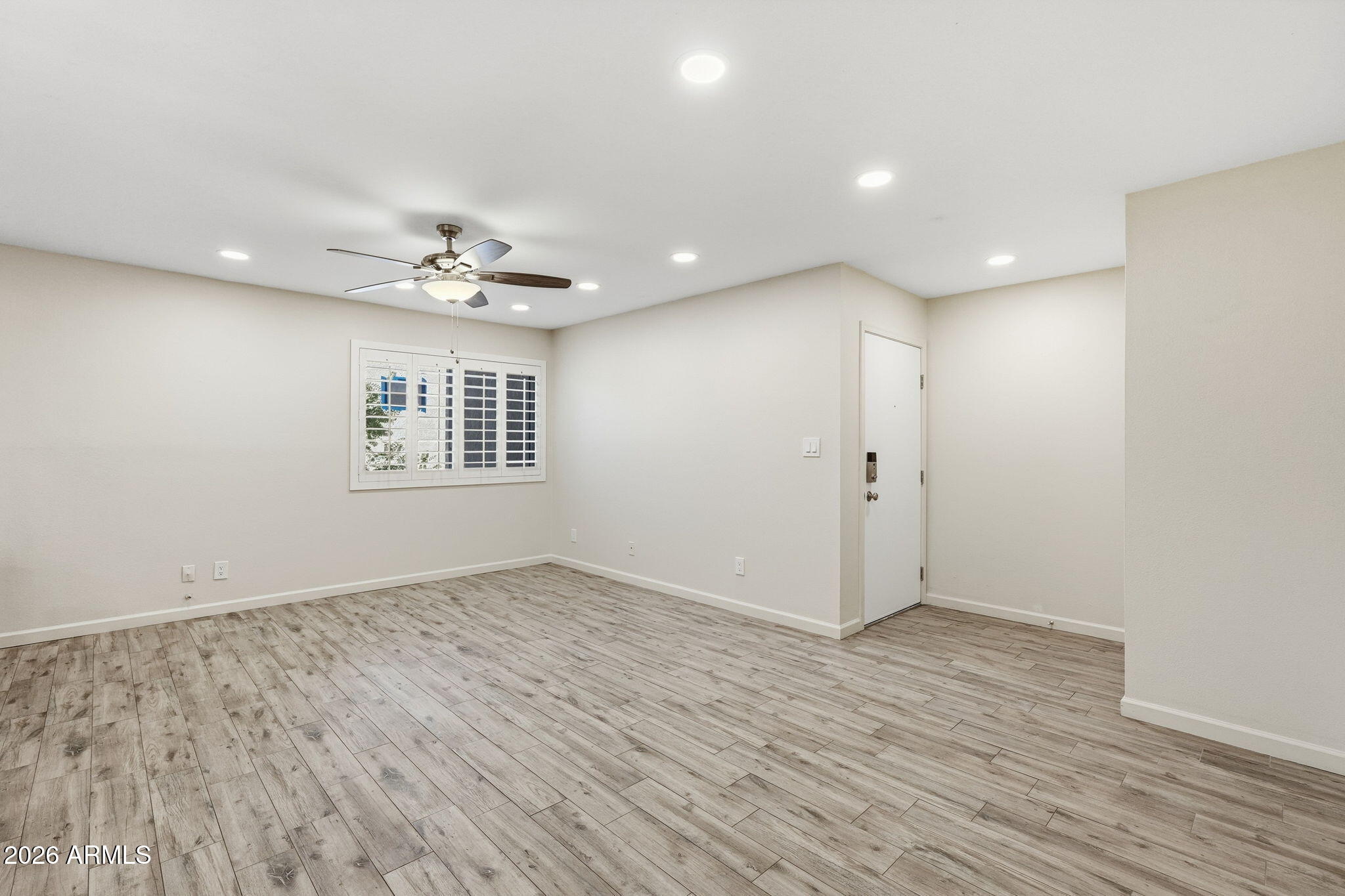 5525 East Thomas Road, Unit C2 Phoenix, AZ 85018 - Photo 12 of 26 003_ListerPros