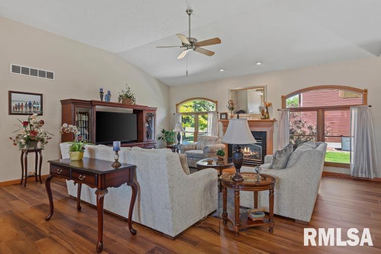 4377 Old Salem Lane Springfield, IL 62711 - Photo 15 of 46