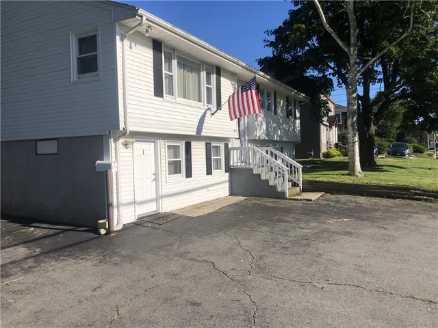 $2,800 | 275 West Main Road, Unit 2, Middletown, RI 02842