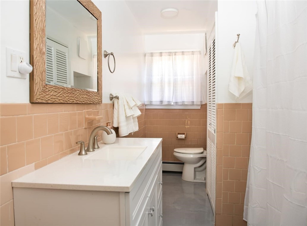 275 West Main Road, Unit 2 Middletown, RI 02842 - Photo 13 of 14 Full Bath with Tub & Shower