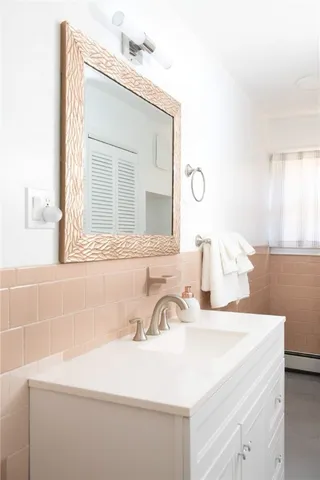 $2,800 | 275 West Main Road, Unit 2, Middletown, RI 02842