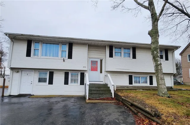 $2,800 | 275 West Main Road, Unit 2, Middletown, RI 02842