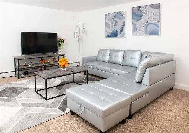 $2,800 | 275 West Main Road, Unit 2, Middletown, RI 02842