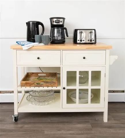 $2,800 | 275 West Main Road, Unit 2, Middletown, RI 02842