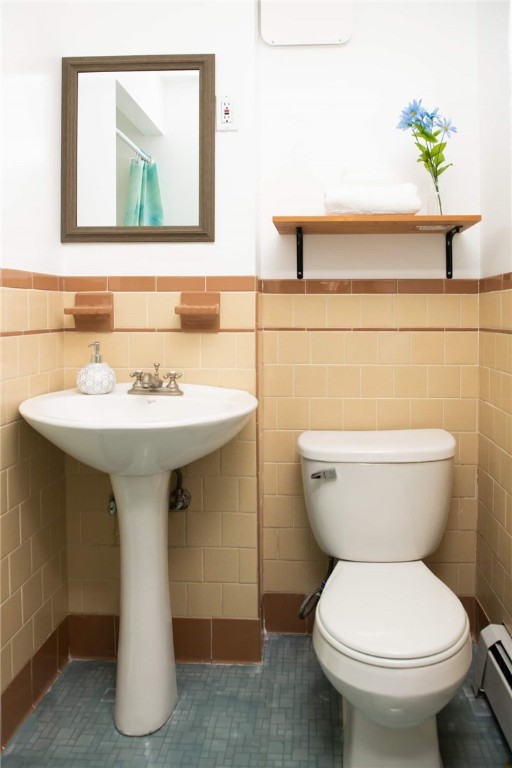 275 West Main Road, Unit 2 Middletown, RI 02842 - Photo 9 of 14 Primary Bath