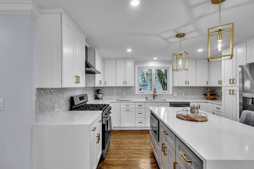 7 Corey Road Marlborough, MA 01752 - Photo 3 of 41
