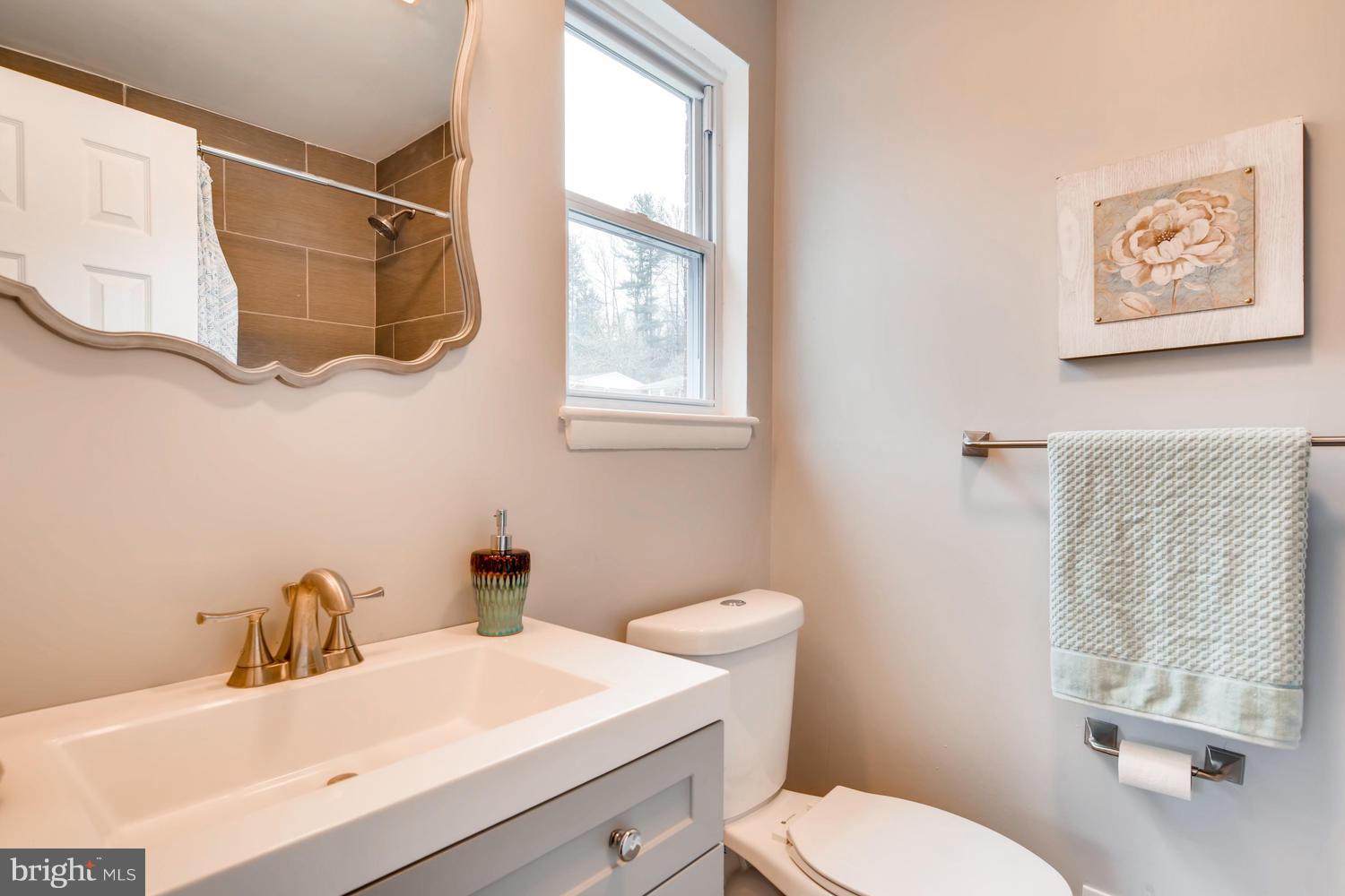 4523 Maryknoll Road Baltimore, MD 21208 - Photo 18 of 28 Master bath