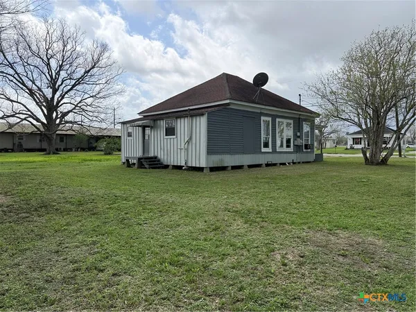 $117,500 | 308 Pumphrey Street, Edna, TX 77957