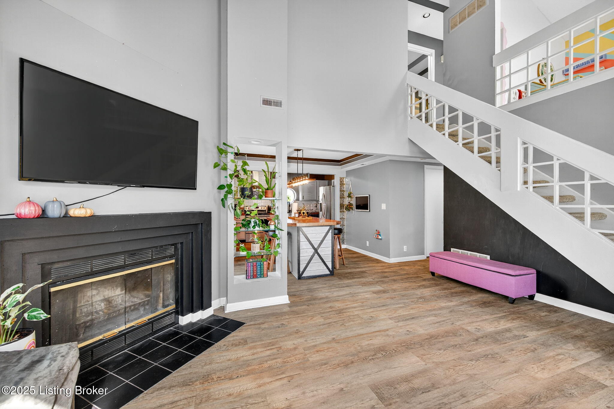 5-web-or-mls-10415-vantage-rd