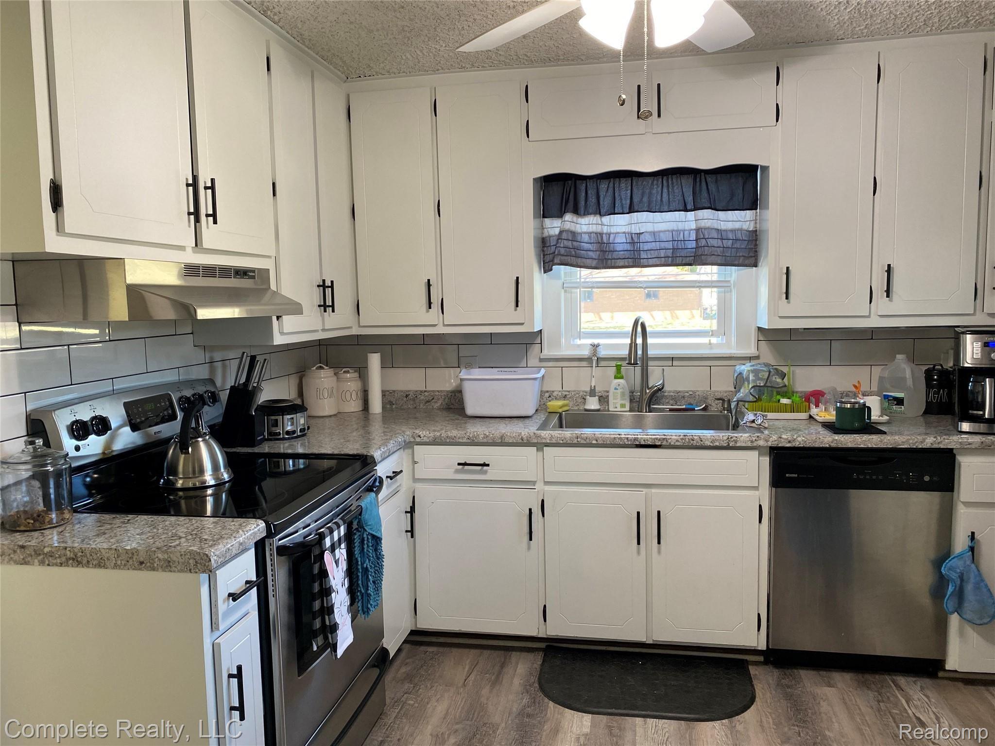5447 Lapeer Road Burton, MI 48509 - Photo 9 of 61 2021-04-02 12.24