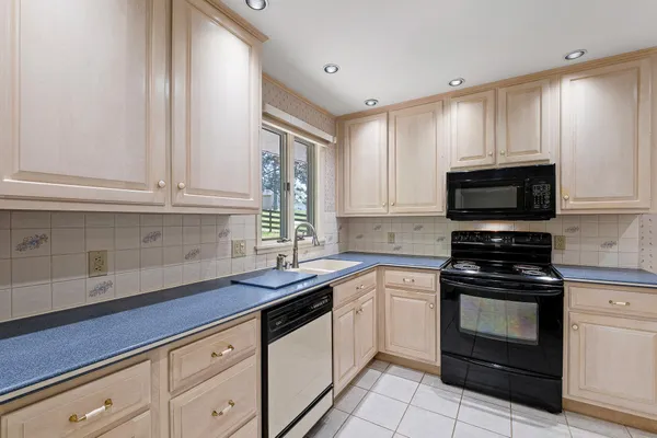 $434,900 | 300 Suffolk Drive, Bear, DE 19701