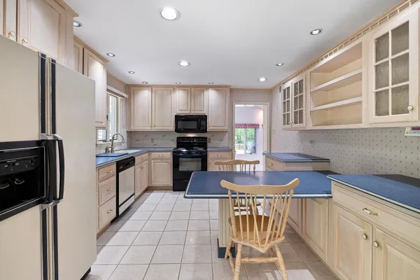 $434,900 | 300 Suffolk Drive, Bear, DE 19701