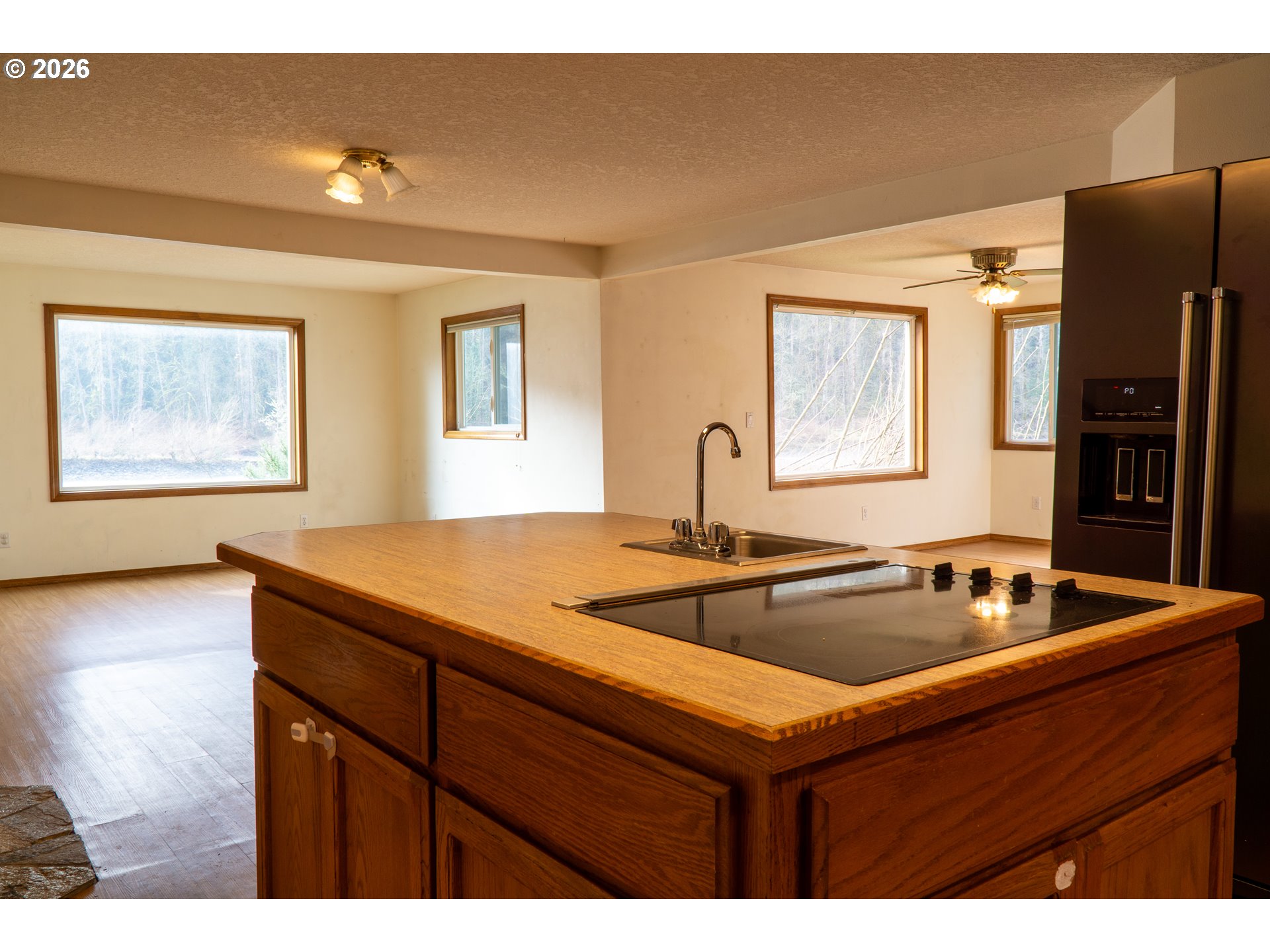 28821 Southeast Paradise Road Eagle Creek, OR 97022 - Photo 26 of 47 a kitchen with a sink and cabinets
