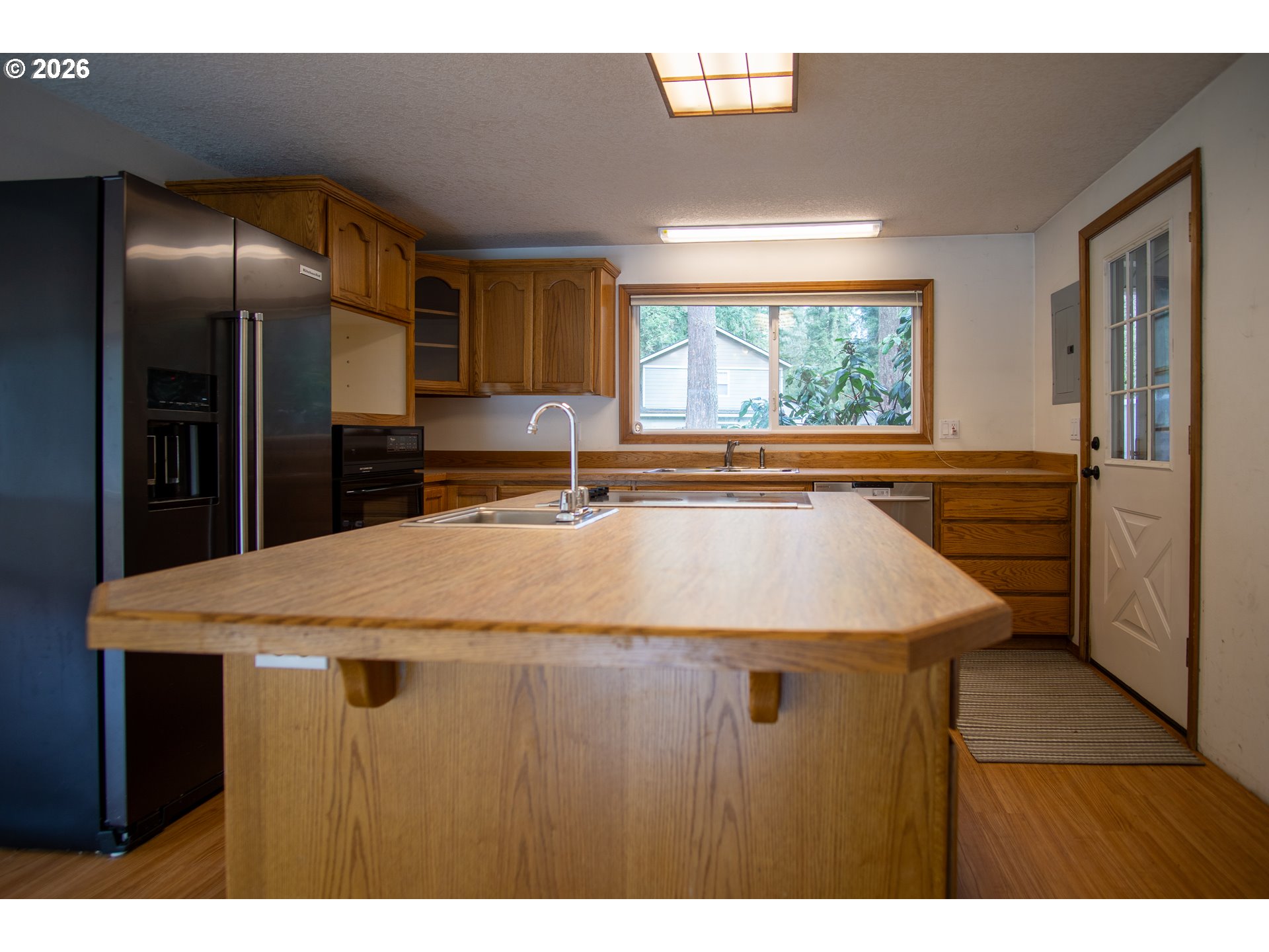 28821 Southeast Paradise Road Eagle Creek, OR 97022 - Photo 40 of 47 a kitchen with a sink a refrigerator and window