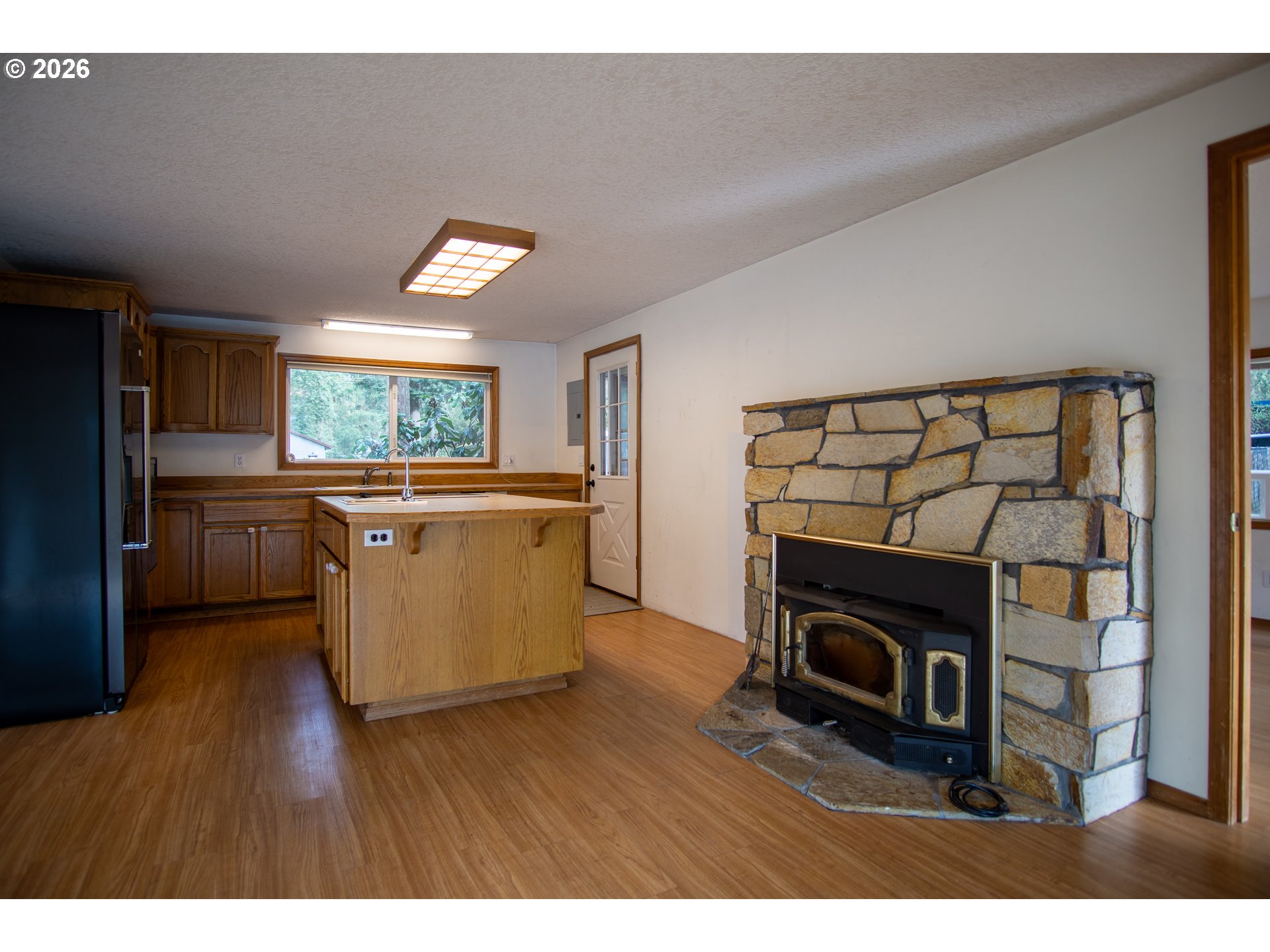 28821 Southeast Paradise Road Eagle Creek, OR 97022 - Photo 41 of 47 a kitchen with a refrigerator and a stove top oven
