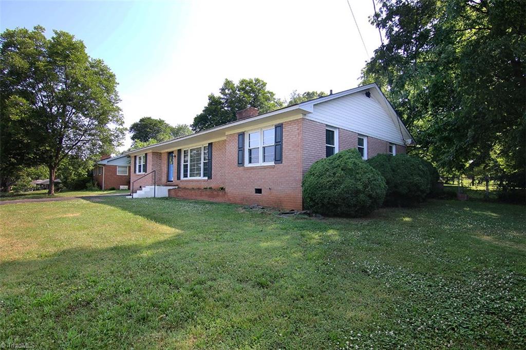 137 Robbins Road Winston-Salem, NC 27107 - Photo 2 of 24 Gallery Image 2