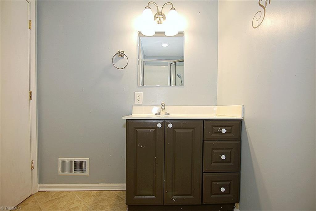 137 Robbins Road Winston-Salem, NC 27107 - Photo 21 of 24 Gallery Image 21