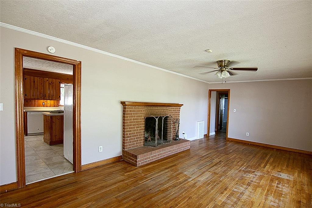 137 Robbins Road Winston-Salem, NC 27107 - Photo 4 of 24 Gallery Image 4