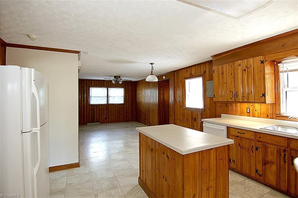 137 Robbins Road Winston-Salem, NC 27107 - Photo 8 of 24 Gallery Image 8