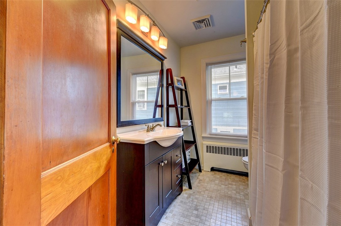 72 Overhill Road Providence, RI 02906 - Photo 18 of 26