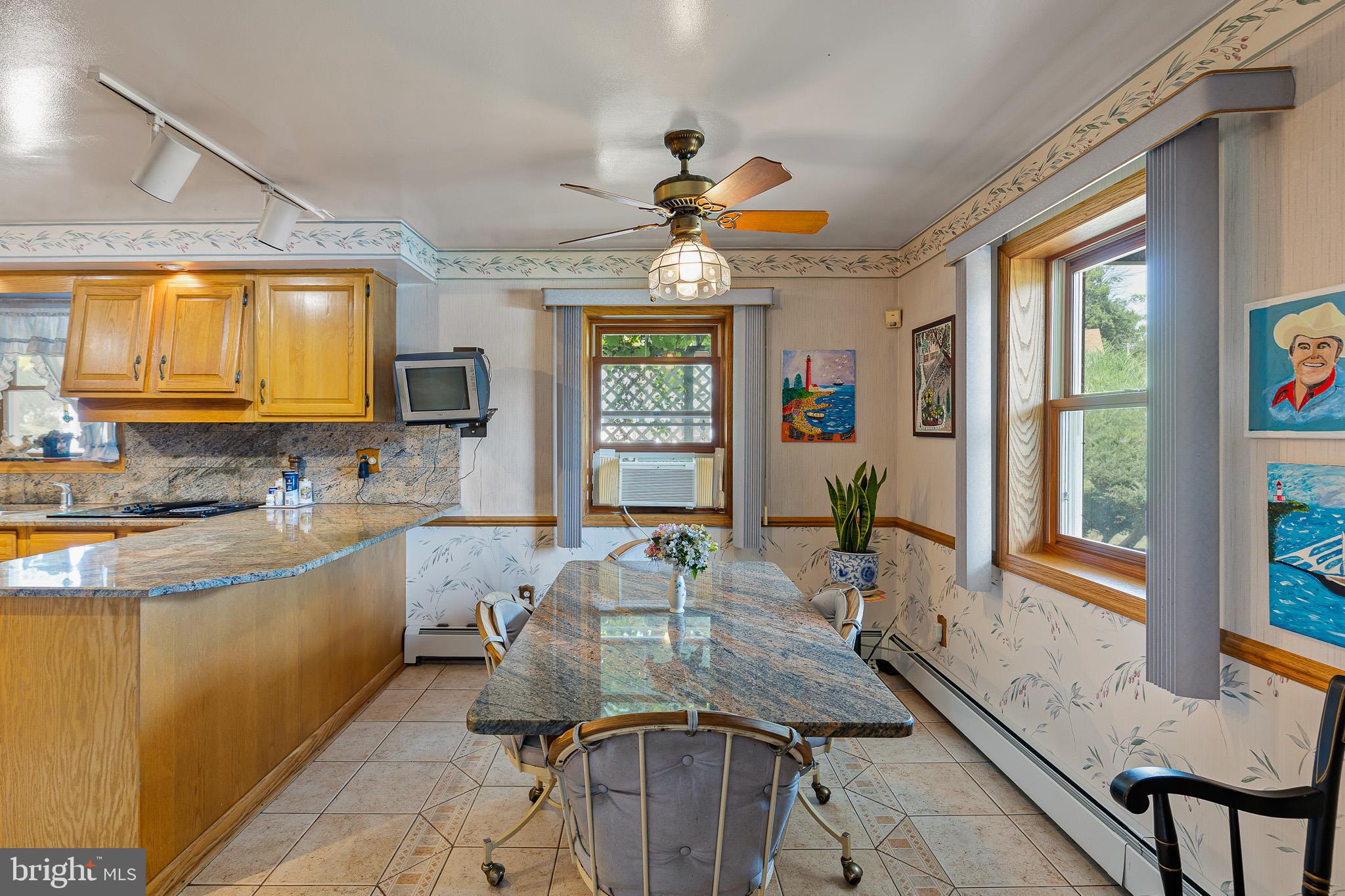 2338 Mole Road Secane, PA 19018 - Photo 18 of 35 Kitchen - Eat in