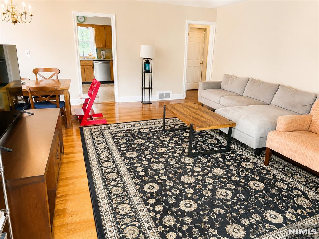 310 Kenilworth Road Ridgewood, NJ 07450 - Photo 3 of 8