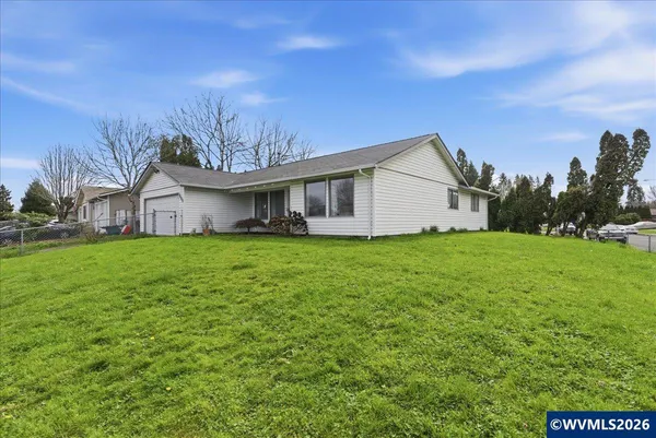 $395,000 | 990 Hazel Street, Aumsville, OR 97325