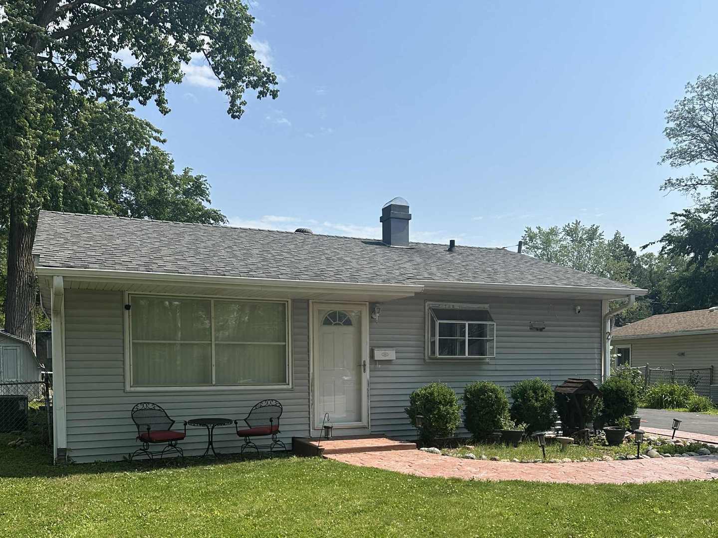2 Sparrow Road Carpentersville, IL 60110 - Photo 3 of 19 Gallery Image 3